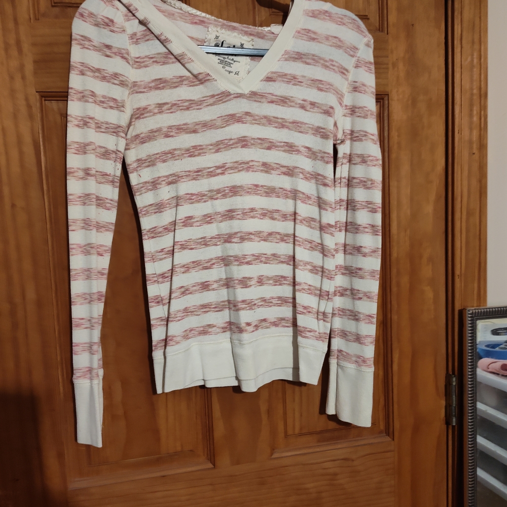 LEI Striped V-Neck Sweatshirt in Red and White